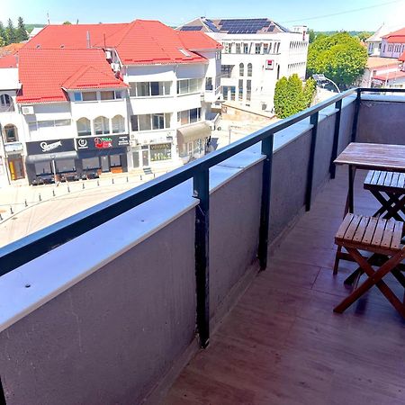 Old Town View- Ultracentral Apartment Targoviste Bagian luar foto
