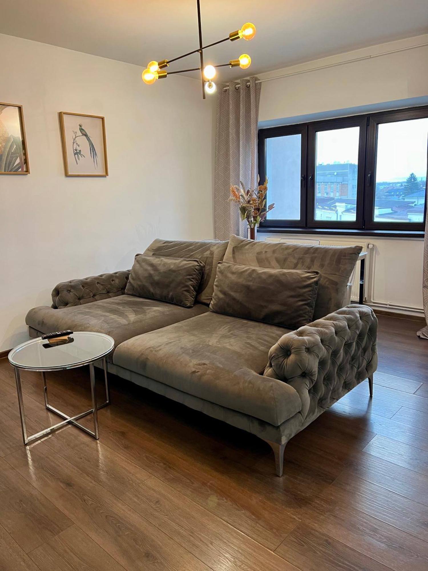 Old Town View- Ultracentral Apartment Targoviste Bagian luar foto